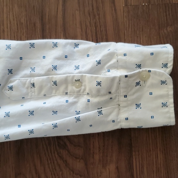 American Eagle Long-Sleeve Button-Down - Picture 3 of 5